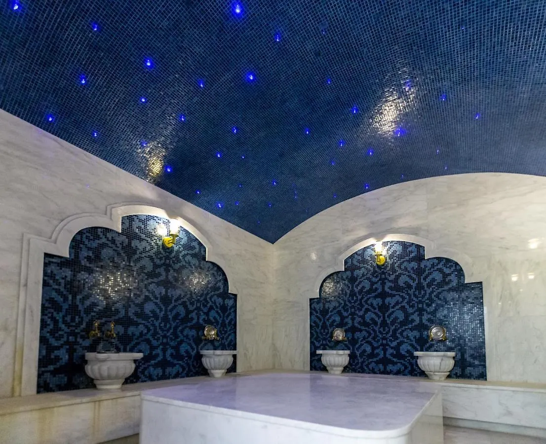 Ivy Garden Hotel באקו