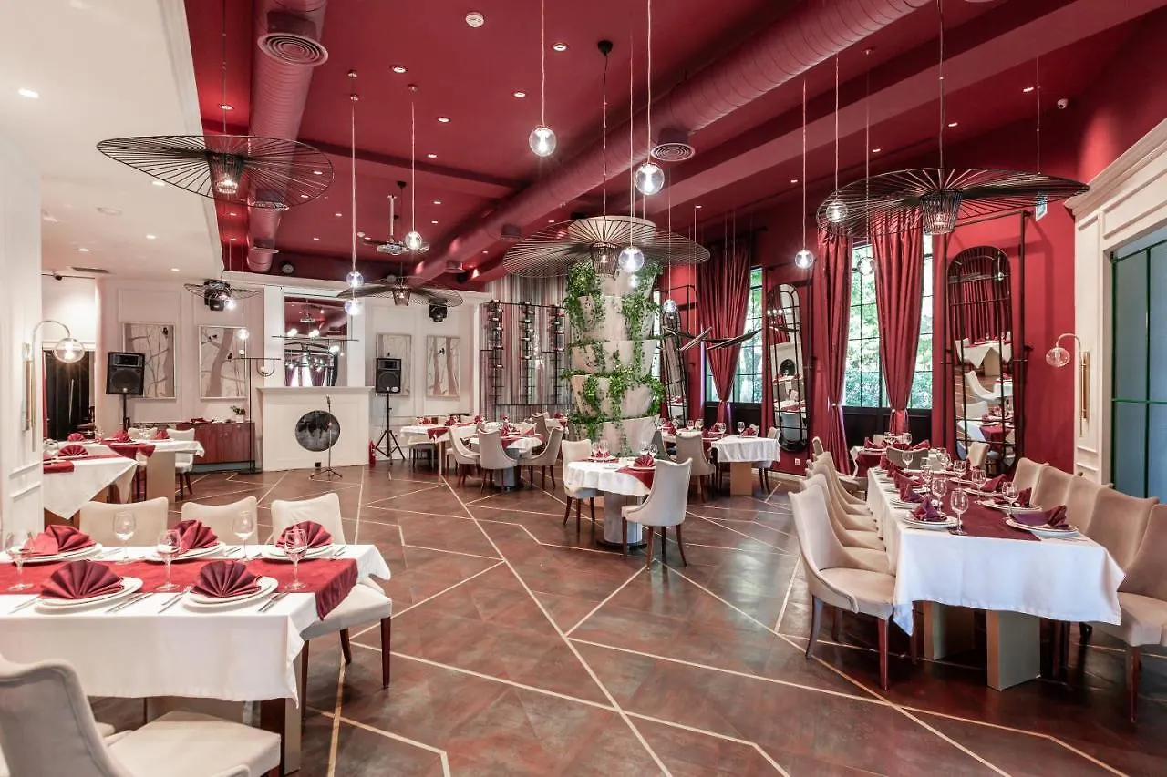 Ivy Garden Hotel Baku 5*,