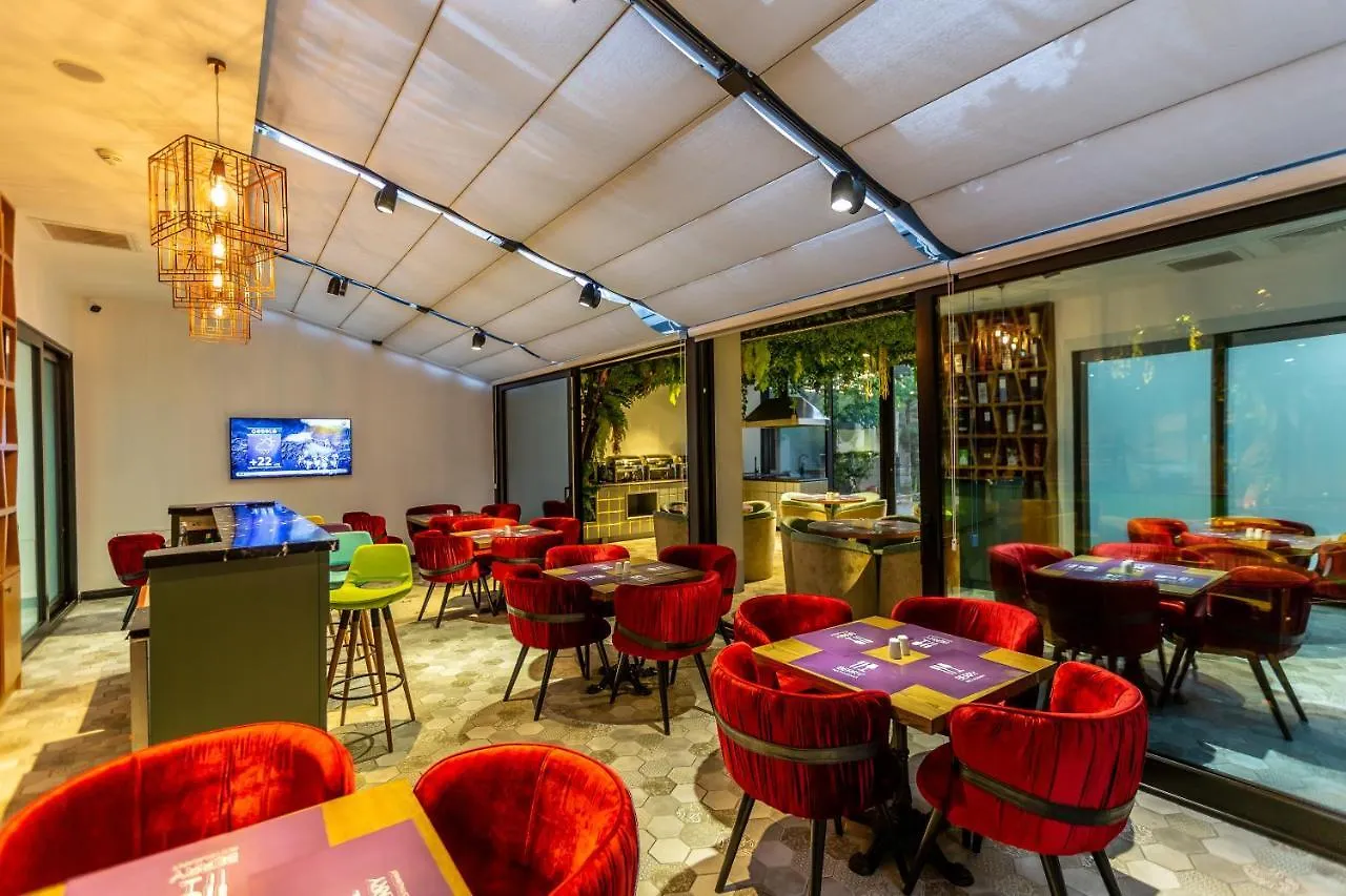 Ivy Garden Hotel באקו